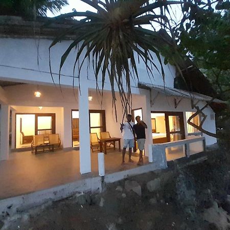 Sooriya Villa 陶尔佩 外观 照片